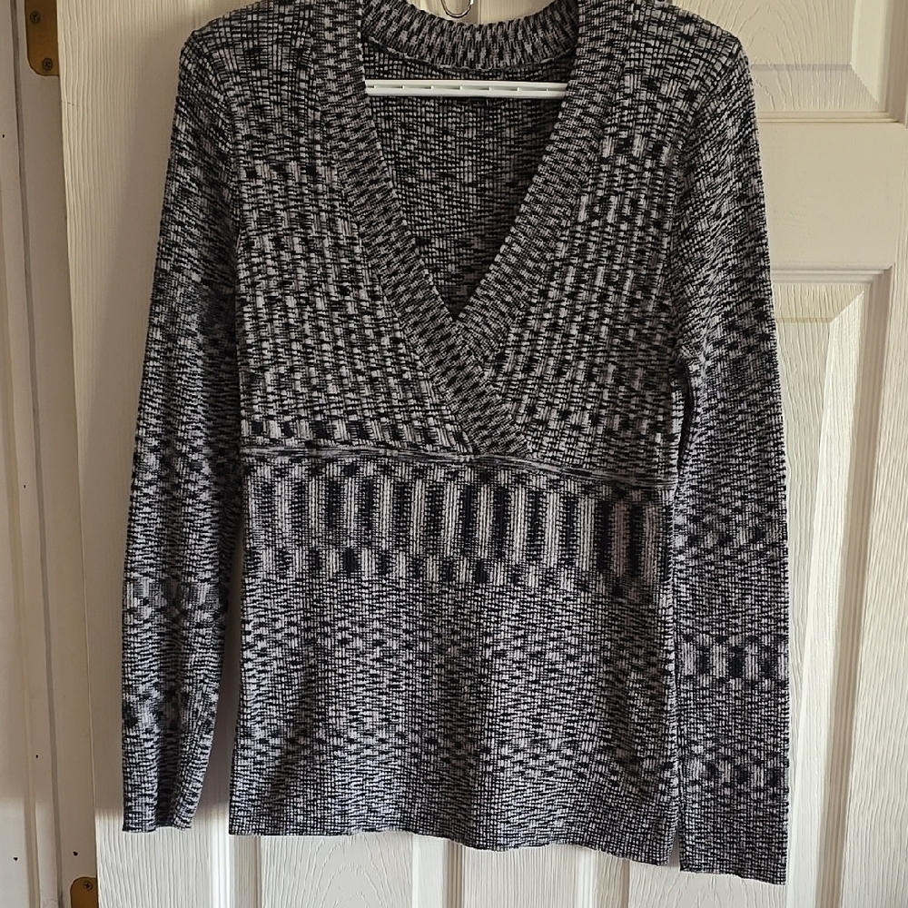 Apt 9 Gray V-Neck Patterned Women's Large V-neck Sweater